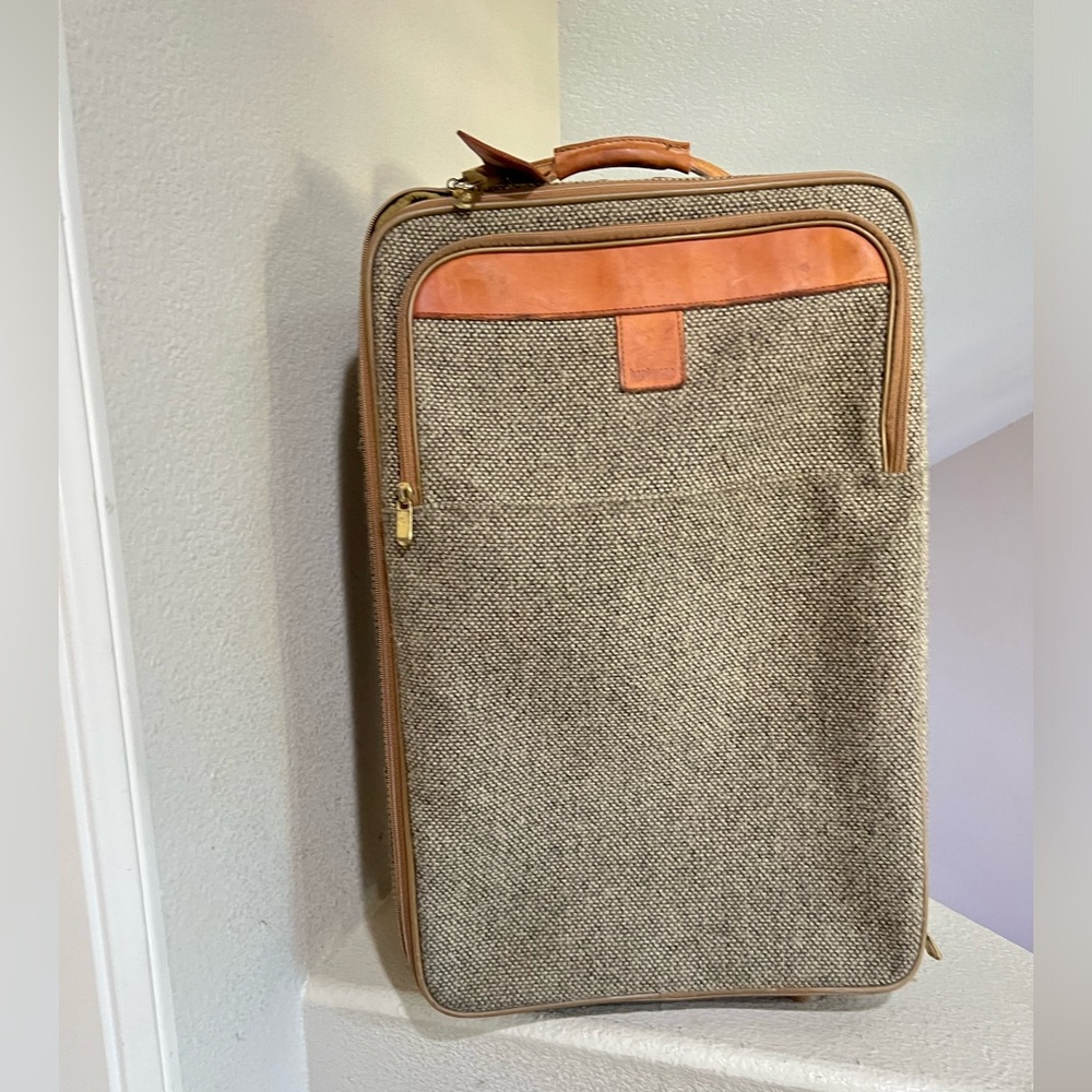 Hartmann Tweed & Belting Leather 22" Upright Wheeled Carry On Exp Suitcase